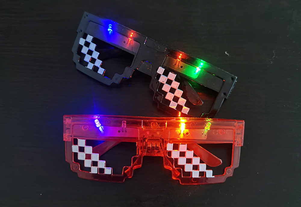 10/20/30 LED Occhiali a mosaic - Glow In The Dark Party Glasses recensione e prezzo